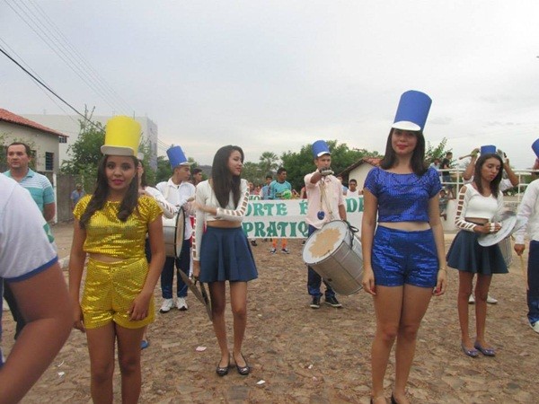 UESM realiza desfile cívico com o tema: “50 anos de educação de qualidade transformando vidas” - Imagem 10