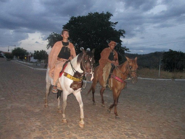 UESM realiza desfile cívico com o tema: “50 anos de educação de qualidade transformando vidas” - Imagem 39