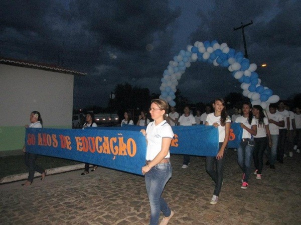 UESM realiza desfile cívico com o tema: “50 anos de educação de qualidade transformando vidas” - Imagem 45