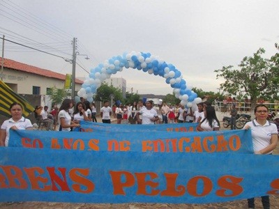 UESM realiza desfile cívico com o tema: “50 anos de educação de qualidade transformando vidas” - Imagem 1