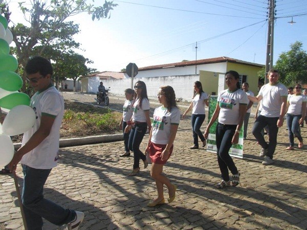 Público prestigia Desfile Cívico das escolas municipais que tiveram educação, avanço e desafio como tema - Imagem 5