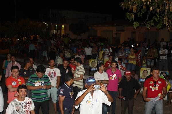 Coligação com a “Força do Povo” faz caminhada em Ipiranga do Piauí - Imagem 34