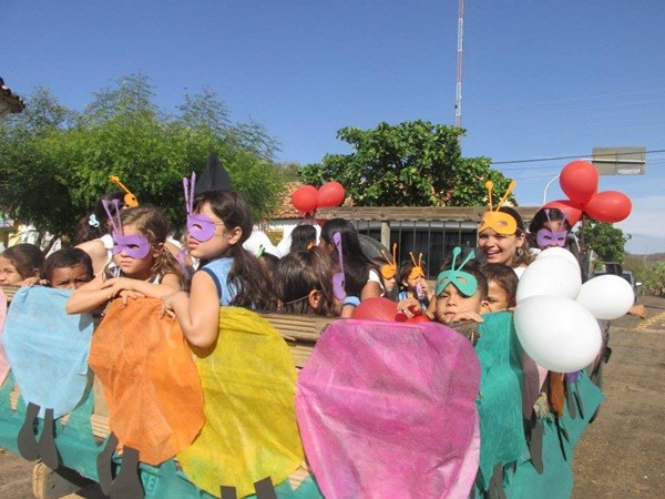 Público prestigia Desfile Cívico das escolas municipais que tiveram educação, avanço e desafio como tema - Imagem 45