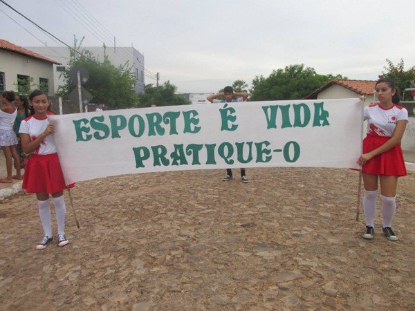 UESM realiza desfile cívico com o tema: “50 anos de educação de qualidade transformando vidas” - Imagem 20
