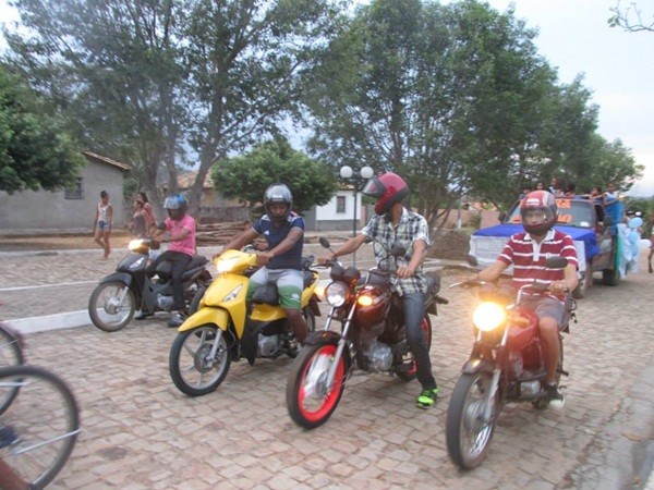 UESM realiza desfile cívico com o tema: “50 anos de educação de qualidade transformando vidas” - Imagem 30