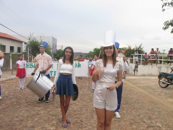 UESM realiza desfile cívico com o tema: “50 anos de educação de qualidade transformando vidas” - Imagem 7