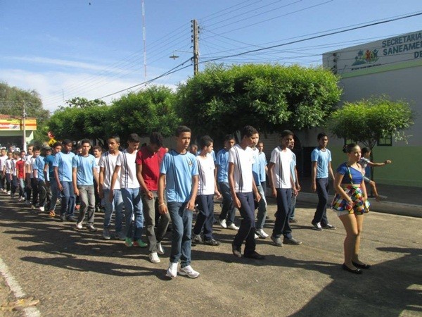 Público prestigia Desfile Cívico das escolas municipais que tiveram educação, avanço e desafio como tema - Imagem 106
