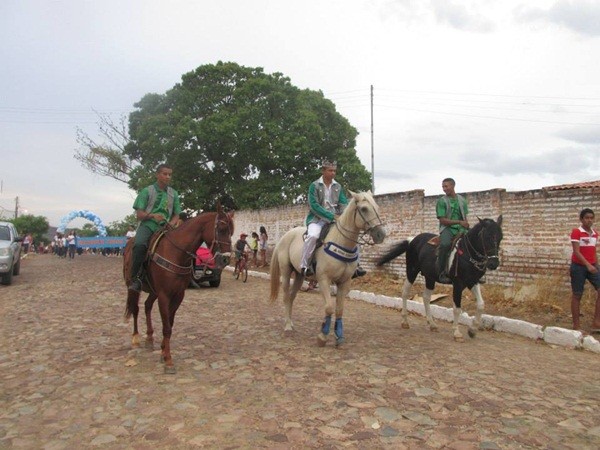 UESM realiza desfile cívico com o tema: “50 anos de educação de qualidade transformando vidas” - Imagem 15