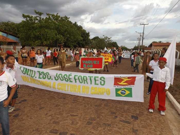Desfile Cívico das Escolas Municipais em comemoração ao dia 7 de setembro em Nossa Sra. De Nazaré - Imagem 4