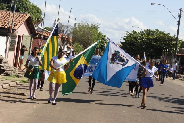 Milhares de alunos participaram do desfile dos 7 de setembro no município  - Imagem 45