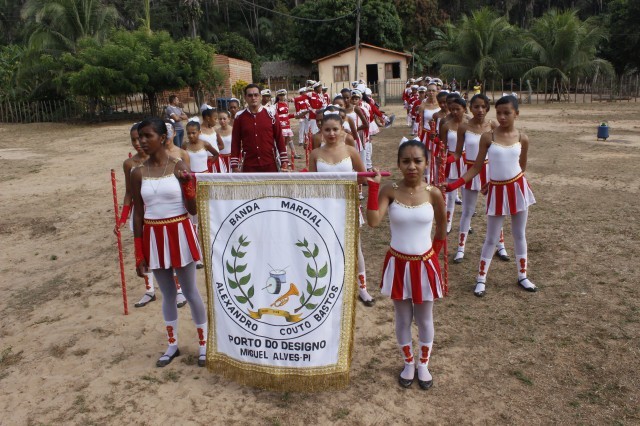 Milhares de alunos participaram do desfile dos 7 de setembro no município  - Imagem 59