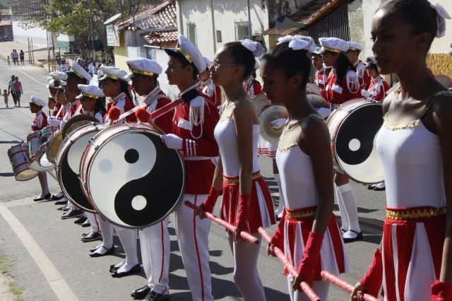Milhares de alunos participaram do desfile dos 7 de setembro no município  - Imagem 2