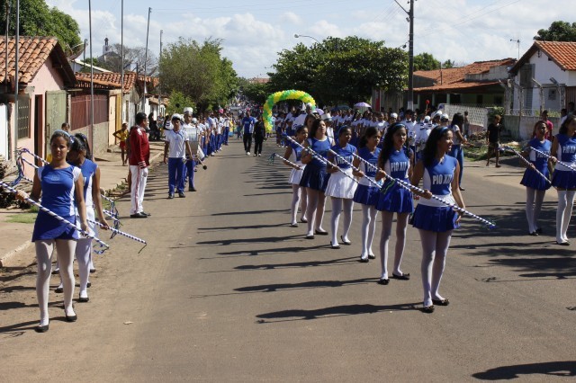 Milhares de alunos participaram do desfile dos 7 de setembro no município  - Imagem 47