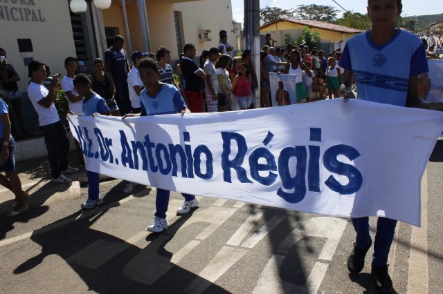 Milhares de alunos participaram do desfile dos 7 de setembro no município  - Imagem 31
