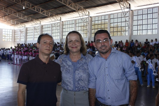 Milhares de alunos participaram do desfile dos 7 de setembro no município  - Imagem 55