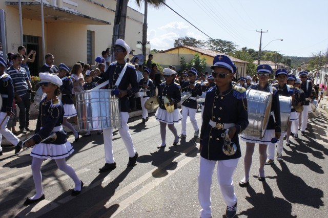 Milhares de alunos participaram do desfile dos 7 de setembro no município  - Imagem 38