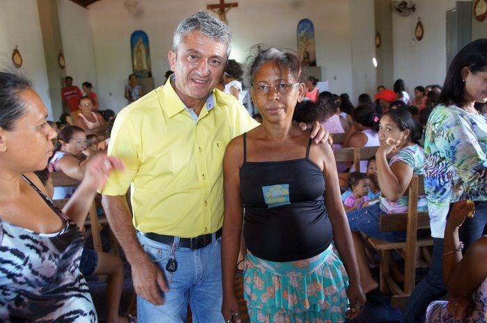 Prefeito de Monte Alegre do Piauí faz entrega de sextas básica para famílias da pastoral da criança - Imagem 2