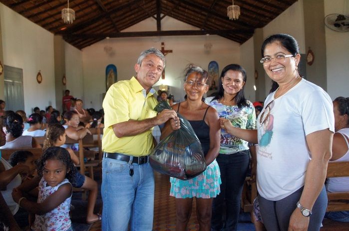 Prefeito de Monte Alegre do Piauí faz entrega de sextas básica para famílias da pastoral da criança - Imagem 4