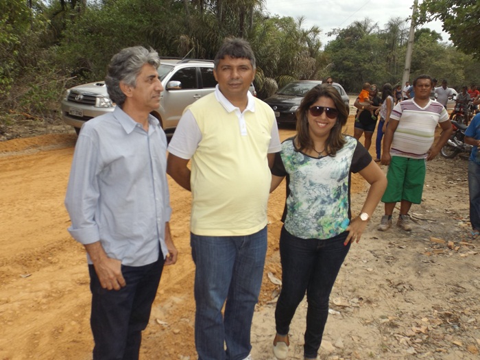 Prefeito Zé Henrique entrega passagem molhada e abastecimento d'água na zona rural do município!   - Imagem 2