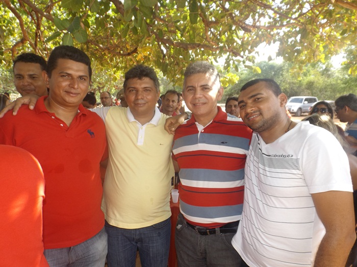 Prefeito Zé Henrique entrega passagem molhada e abastecimento d'água na zona rural do município!   - Imagem 23