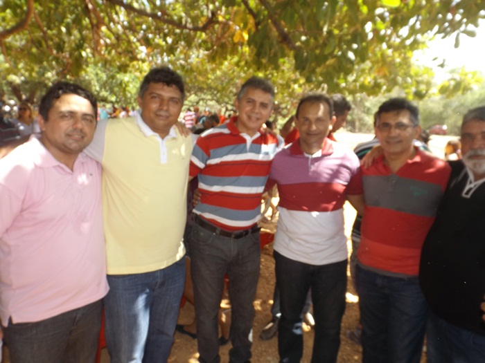 Prefeito Zé Henrique entrega passagem molhada e abastecimento d'água na zona rural do município!   - Imagem 19