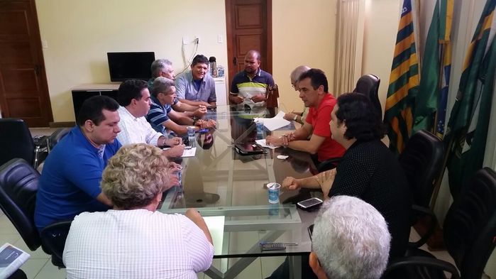 Prefeito Gilberto Júnior se reúne com a Comissão Organizadora do Carnaval - Imagem 3