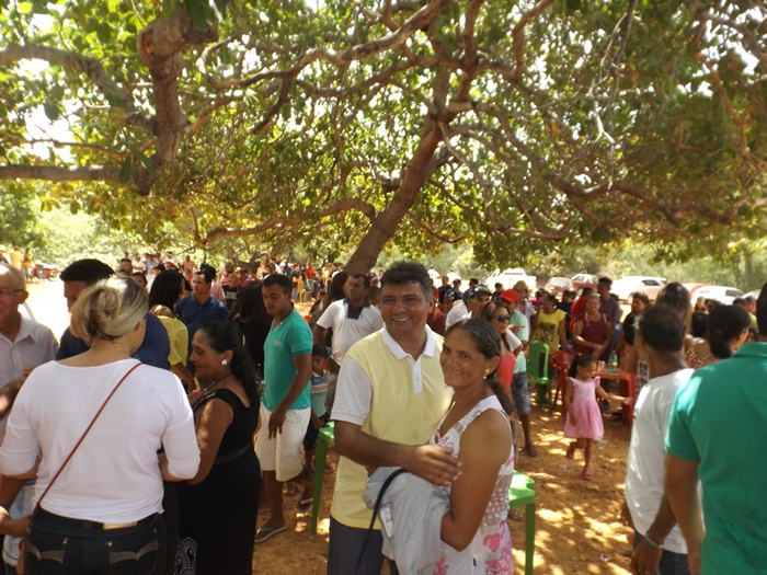 Prefeito Zé Henrique entrega passagem molhada e abastecimento d'água na zona rural do município!   - Imagem 14