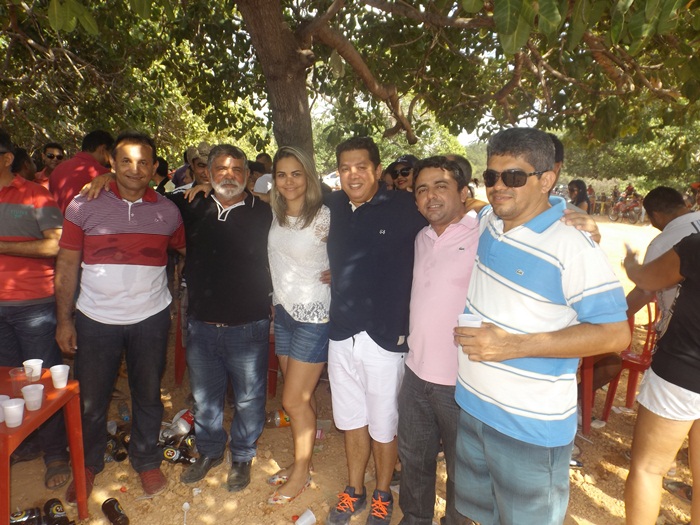 Prefeito Zé Henrique entrega passagem molhada e abastecimento d'água na zona rural do município!   - Imagem 26