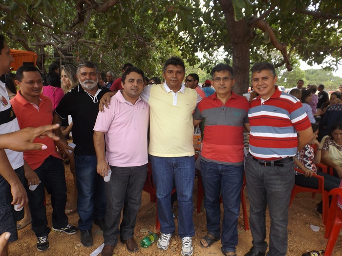 Prefeito Zé Henrique entrega passagem molhada e abastecimento d'água na zona rural do município!   - Imagem 18