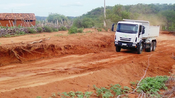 Obras de revitalização de estradas vicinais começam a ser feitas em santo Inácio do Piaui - Imagem 15