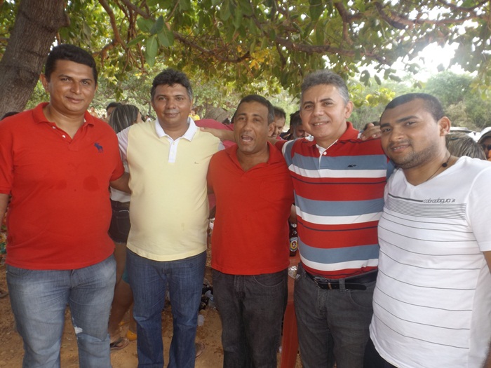 Prefeito Zé Henrique entrega passagem molhada e abastecimento d'água na zona rural do município!   - Imagem 24