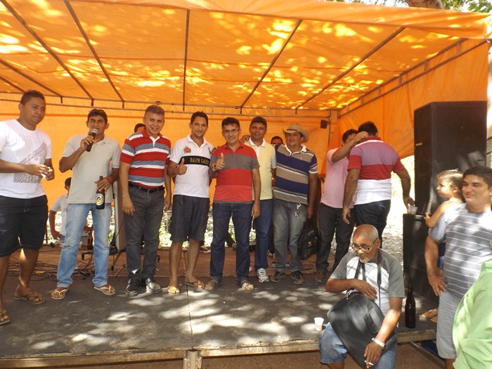 Prefeito Zé Henrique entrega passagem molhada e abastecimento d'água na zona rural do município!   - Imagem 22