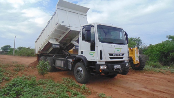 Obras de revitalização de estradas vicinais começam a ser feitas em santo Inácio do Piaui - Imagem 12