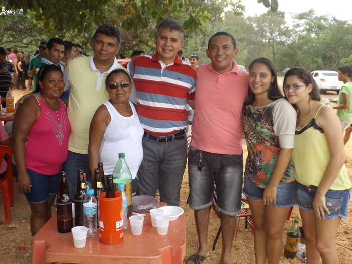 Prefeito Zé Henrique entrega passagem molhada e abastecimento d'água na zona rural do município!   - Imagem 16