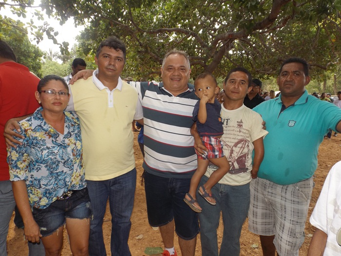 Prefeito Zé Henrique entrega passagem molhada e abastecimento d'água na zona rural do município!   - Imagem 13