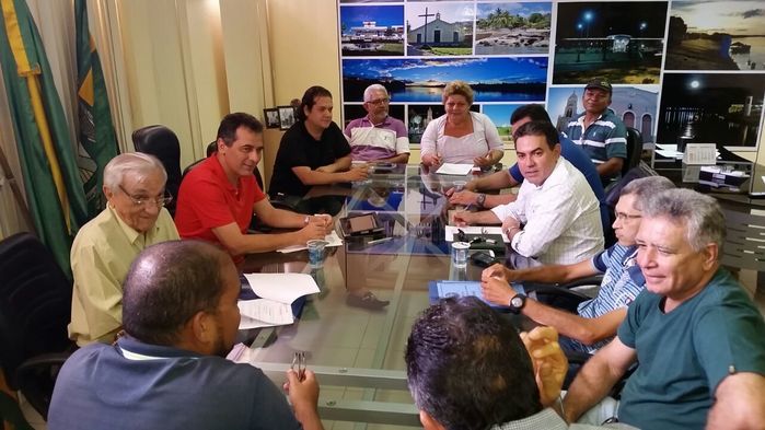 Prefeito Gilberto Júnior se reúne com a Comissão Organizadora do Carnaval - Imagem 1