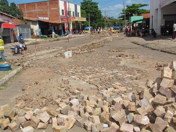 Prefeitura de Barras recupera calçamento no centro da cidade - Imagem 1