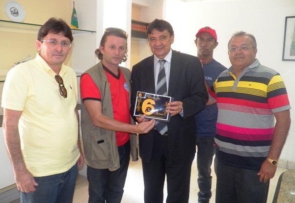 Francisco Sobrinho entrega convite dos 6 anos do portal Barras Virtual - Imagem 7