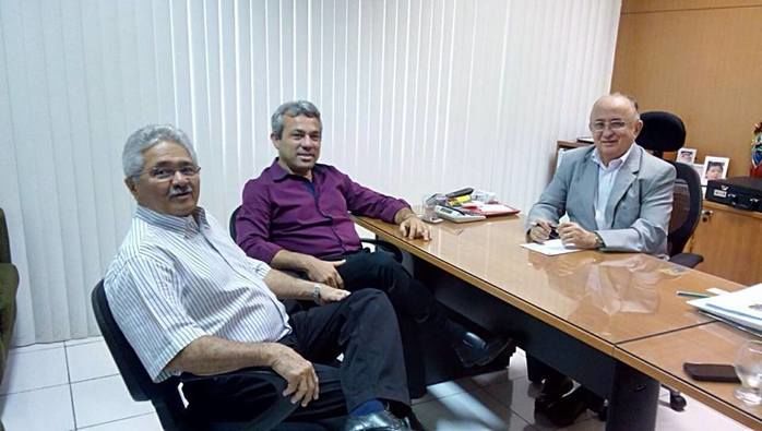 Prefeito Edílson reúne-se com parlamentares em busca de recursos - Imagem 1