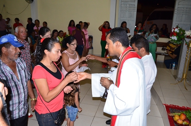 Católicos celebram a missa solene do santo padroeiro de Vera Mendes. - Imagem 28