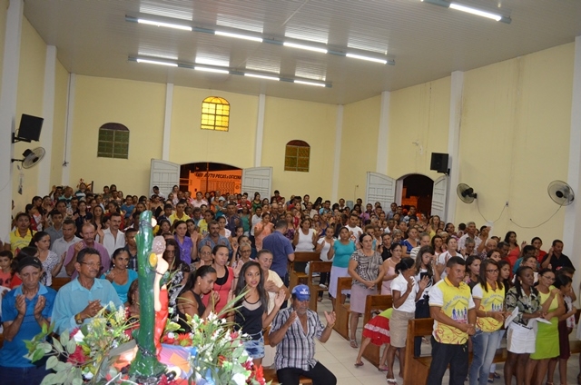 Católicos celebram a missa solene do santo padroeiro de Vera Mendes. - Imagem 27