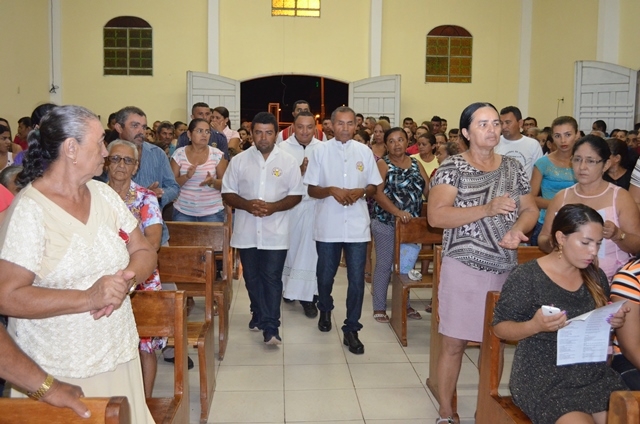 Católicos celebram a missa solene do santo padroeiro de Vera Mendes. - Imagem 7