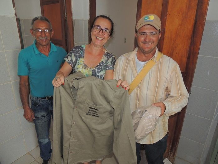 Prefeita Mara Resende e Agnelo Barros fazem entrega de fardamentos aos Agentes de Endemias - Imagem 3