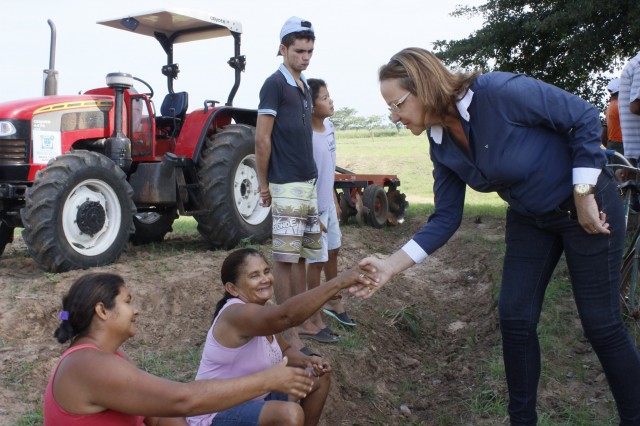 Prefeitura de Miguel Alves garante aração de 40 hectares de terras de vazanteiros - Imagem 1