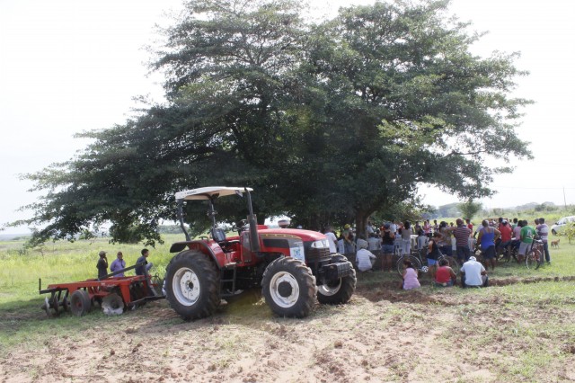 Prefeitura de Miguel Alves garante aração de 40 hectares de terras de vazanteiros - Imagem 5