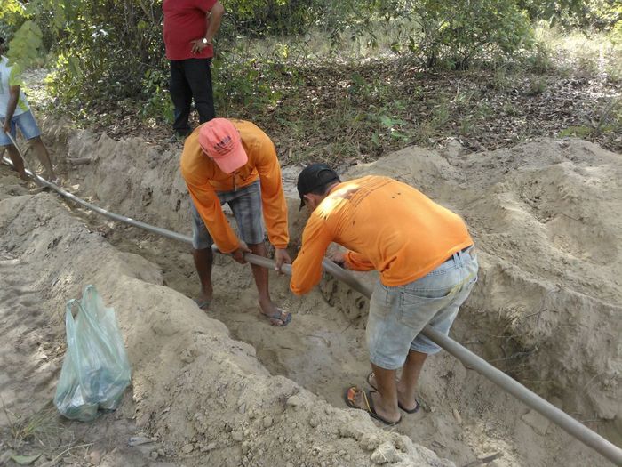 Prefeito Zé Resende faz mutirão para implantar sistema de abastecimento d'água   - Imagem 46