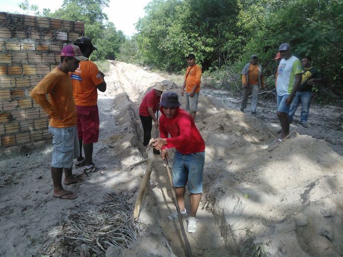 Prefeito Zé Resende faz mutirão para implantar sistema de abastecimento d'água   - Imagem 3