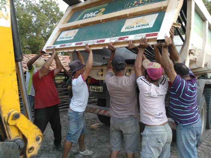 Prefeito Zé Resende faz mutirão para implantar sistema de abastecimento d'água   - Imagem 16