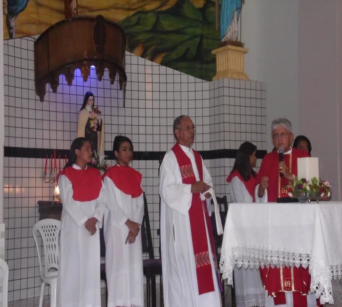Sacramento da Crisma é celebrado na Igreja Matriz de Santa Teresinha em Elesbão Veloso - Imagem 4