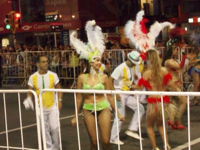 Atriz e Modelo Piauiense é Destaque no Carnaval de Montevidéu no Uruguai - Imagem 29